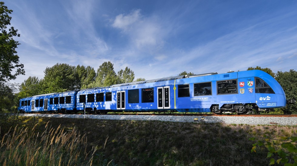 Hydrogen cars are struggling; French-German Hydrogen-Fueled train came for the rescue.